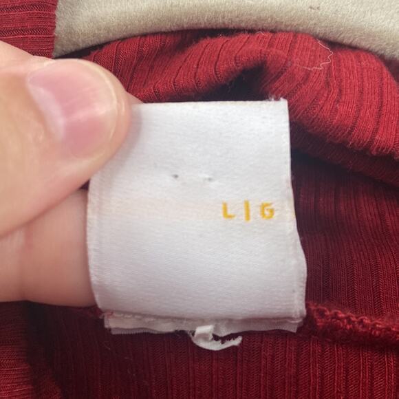 Lolë ribbed red turtleneck - Picture 3 of 5